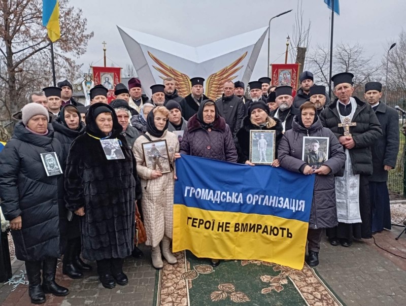 Місце пам’яті та молитви: у громаді на Волині відкрили Алею Героїв