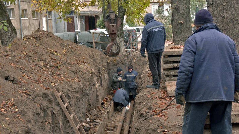 «Батареї холодні-прехолодні, як льодянки»: без опалення у Луцьку залишаються вісім багатоквартирних будинків