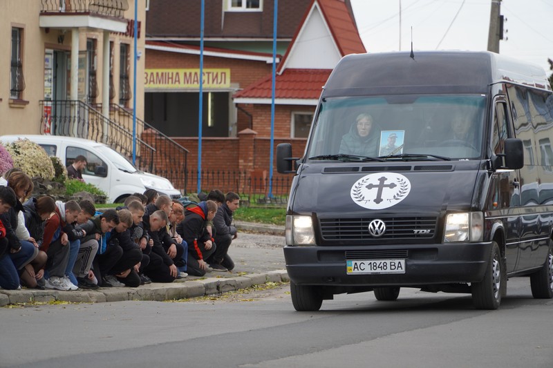 Пішов на пенсію, але повернувся до війська: на Волині попрощалися із Героєм Володимиром Ващенком