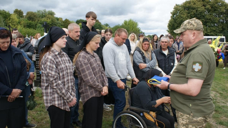 Був ветеринаром і батьком трьох дітей: на Волині в останню путь провели захисника Віталія Гандзюка