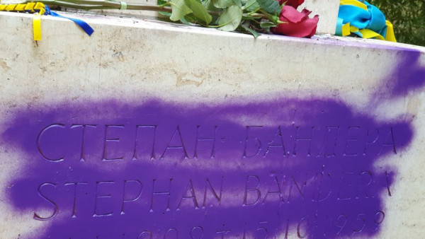 У Мюнхені вандали розмалювали могилу Степана Бандери