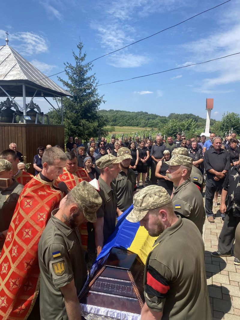 Чотири дні тому виповнилося 28 років: поховали військового, який трагічно загинув на Волині