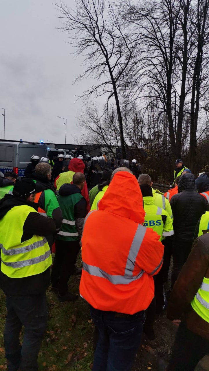 Протести в Польщі: від Хелма до кордону з Волинню - тисячі вантажівок