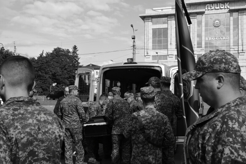 Загинув у Бєлгородській області: у Луцьку попрощались із Героєм Сергієм Аксьоновим