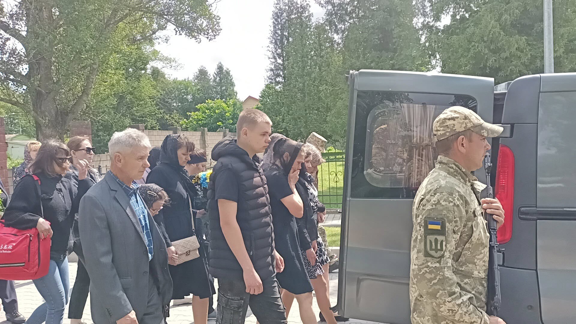 Молоде життя обірвала жорстока війна у віці 28 років: у Луцькому районі попрощалися з Героєм Артемом Мулявкою