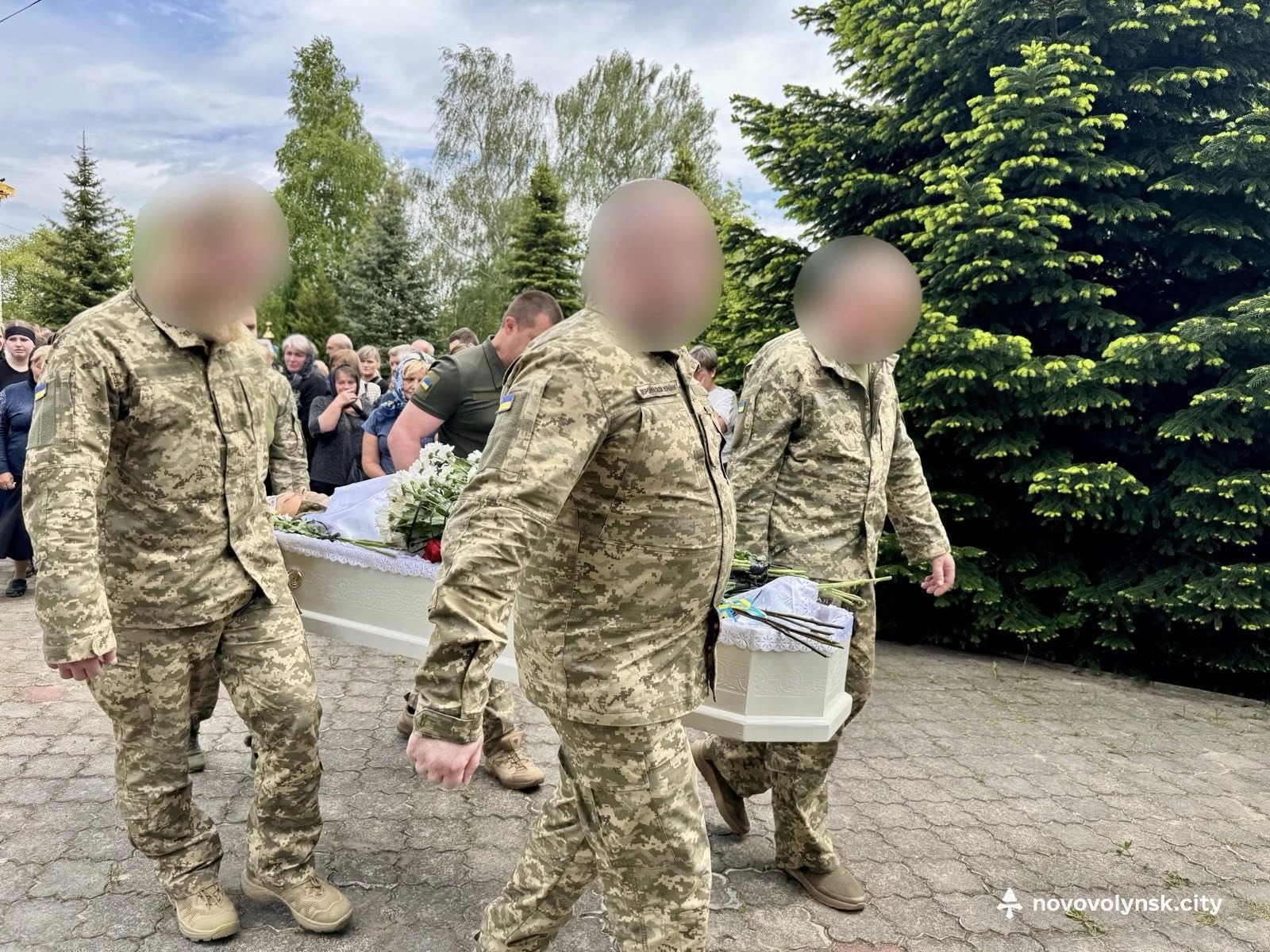 Серце зупинилося у лікарні: на Волині в останню дорогу провели Героя Юрія Сасагу