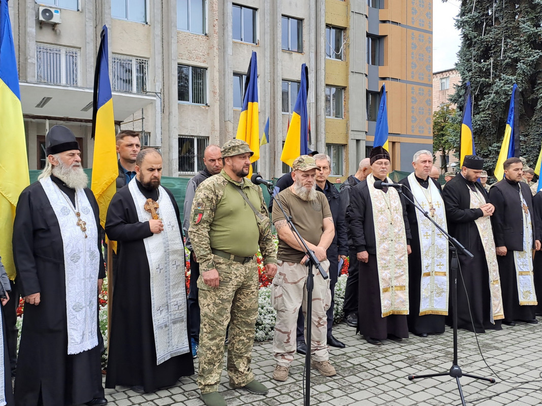 Воїн, захисник і батько чотирьох донечок: на Волині в останню дорогу провели 43-річного Героя Олександра Дригулю