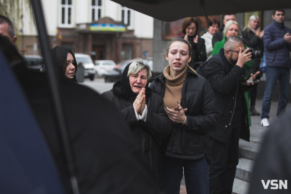 Останні оплески: у Луцьку попрощалися з народним артистом Олександром Якимчуком