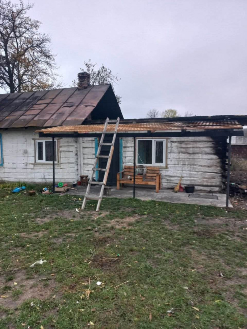 На Волині пожежа знищила частину будинку батька-одинака з трьома дітьми: родині потрібна допомога