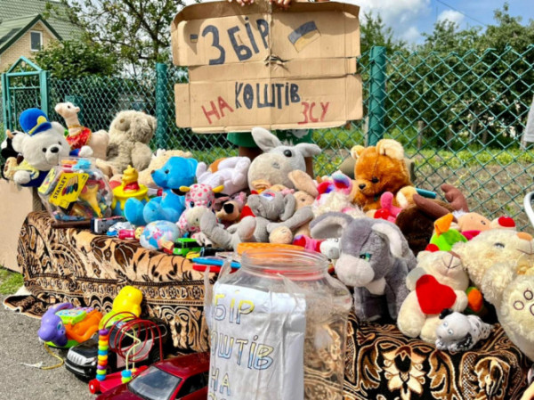 Продавали іграшки: на Волині дитячий волонтерський загін зібрав 13 тисяч гривень для ЗСУ