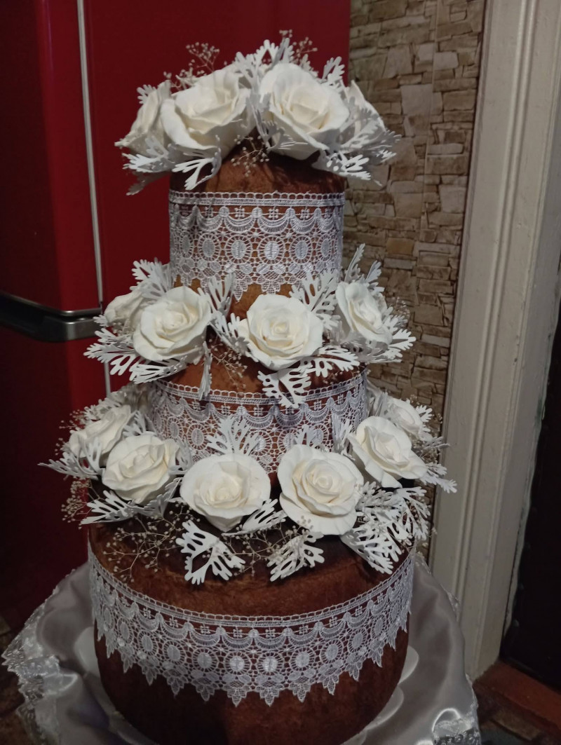 Майстриня з Волині пече короваї, які замовляють по всій Україні та за кордоном