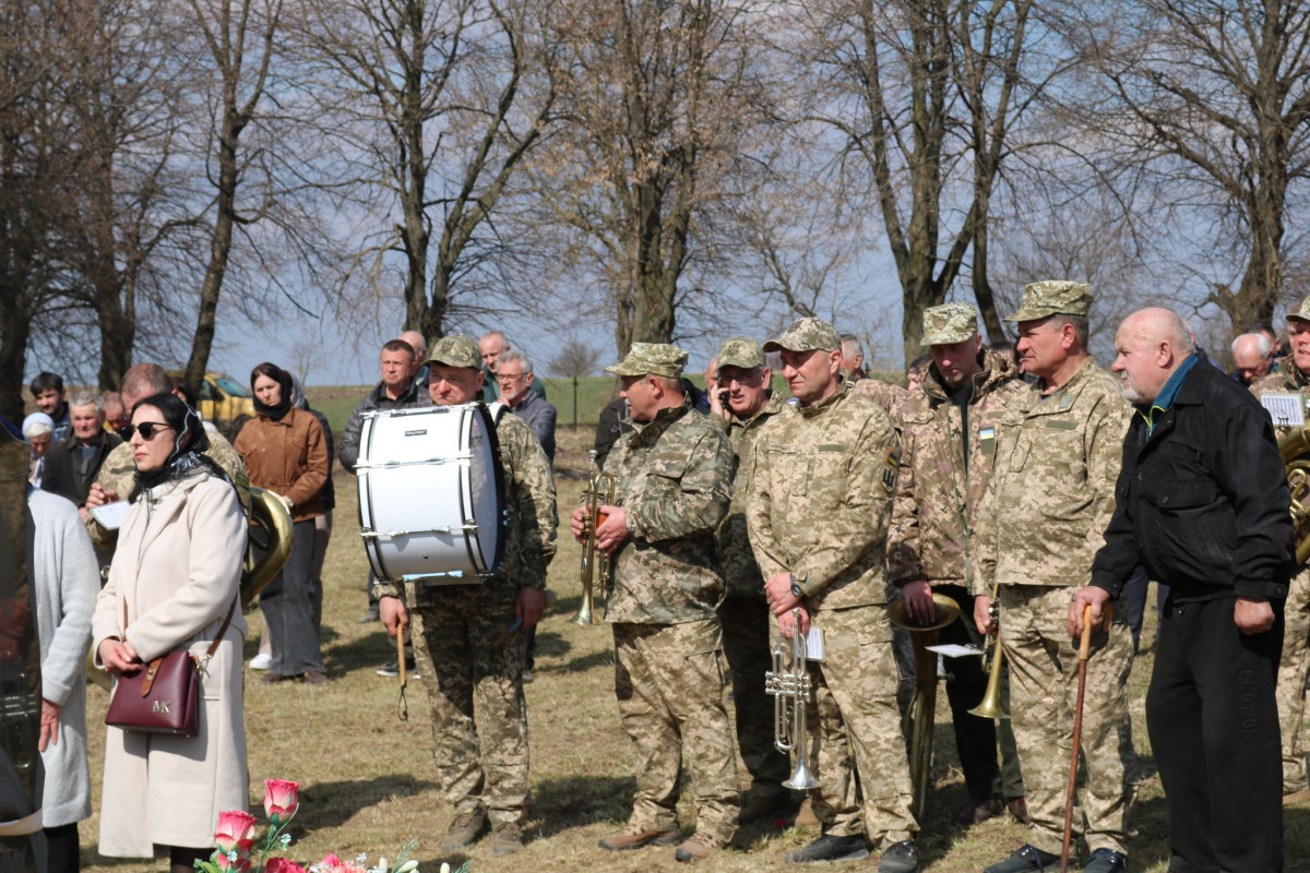 З перших днів вторгнення захищав Батьківщину: на Волині попрощалися з Героєм Василем Івановим