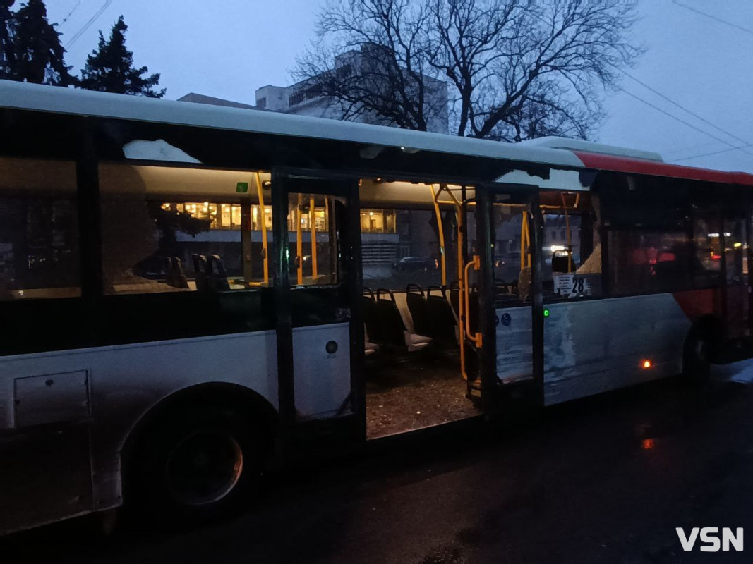 У центрі Луцька - ДТП: не розминулися два пасажирські автобуси