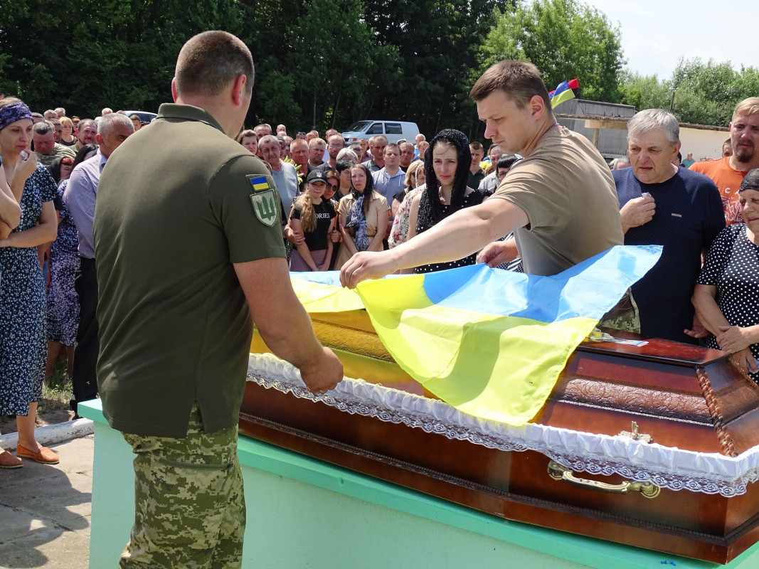 У перший день вторгнення став на захист країни: на Волині попрощалися із молодим Героєм Олександром Карпуком