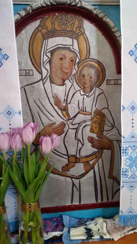 У сільській церкві на Волині замироточили дві старовинні ікони
