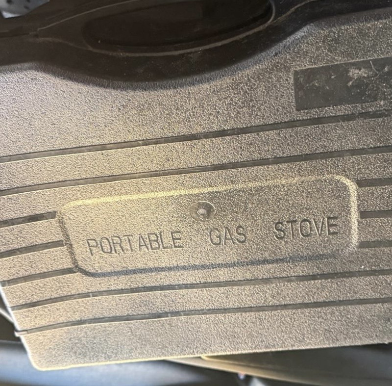 На волинському митному посту «Устилуг» службова лабрадорка винюхала наркотики у газовій плитці