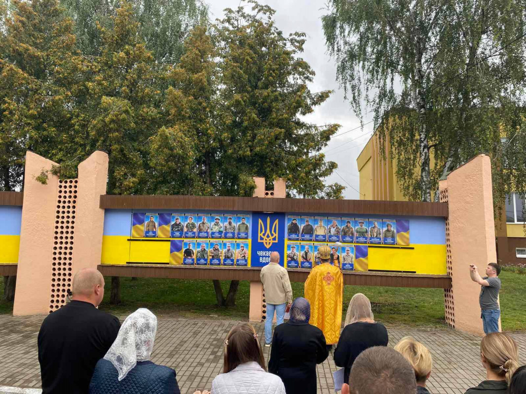 У селищі на Волині відкрили Алею надії для зниклих безвісти та полонених захисників