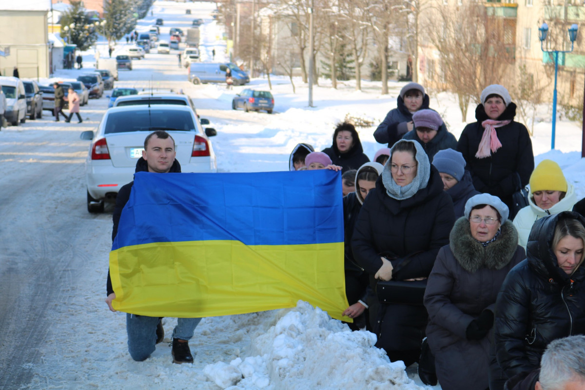 Проходив усі випробування мужньо: на Волині навколішки зустріли Героя Андрія Пилипчука