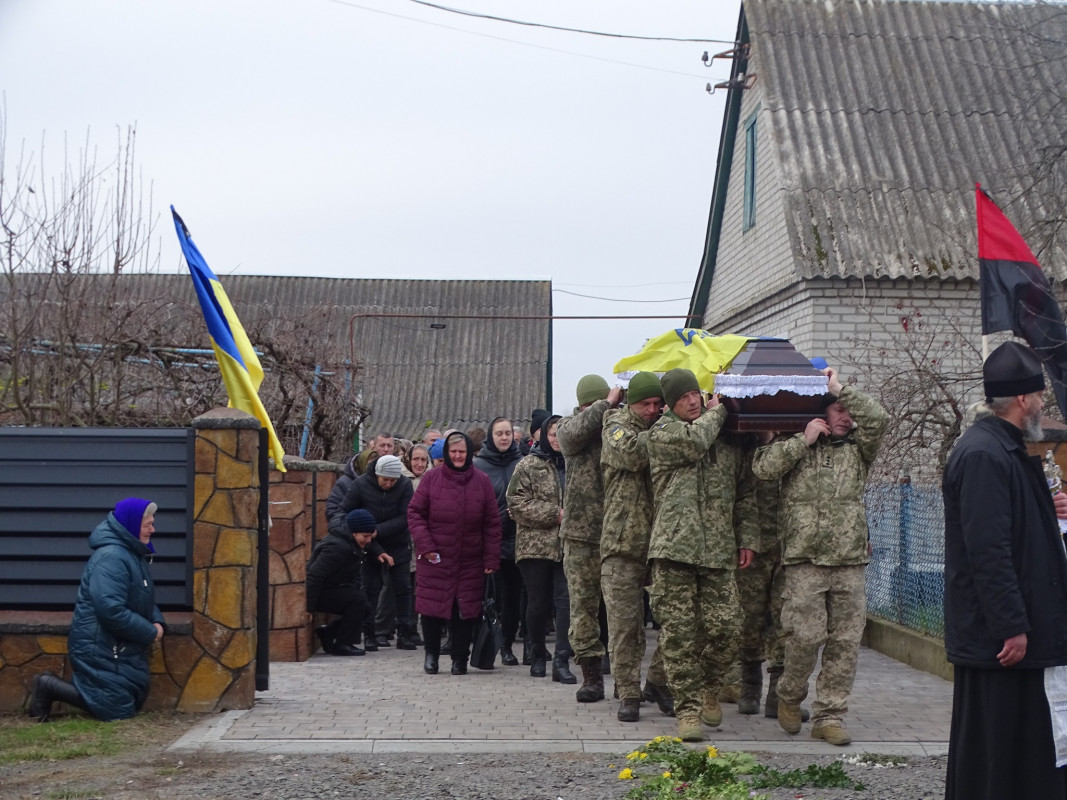 Добровольцем пішов до війська: на Волині попрощалися з Героєм Сергієм Попрійчуком