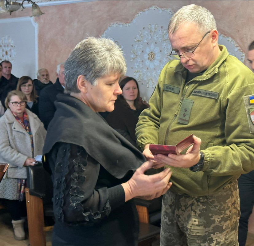 Назавжди в наших серцях: на Волині рідним загиблих Героїв вручили їхні ордени