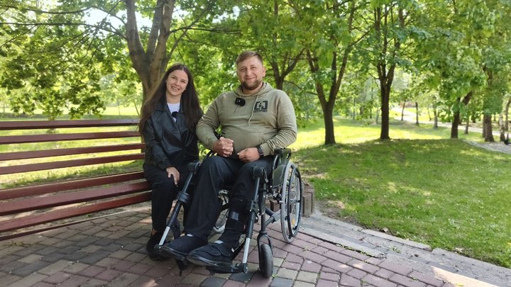 Вона чекала його з війни, а потім боролася за нього в лікарнях: історія сім'ї з Волині