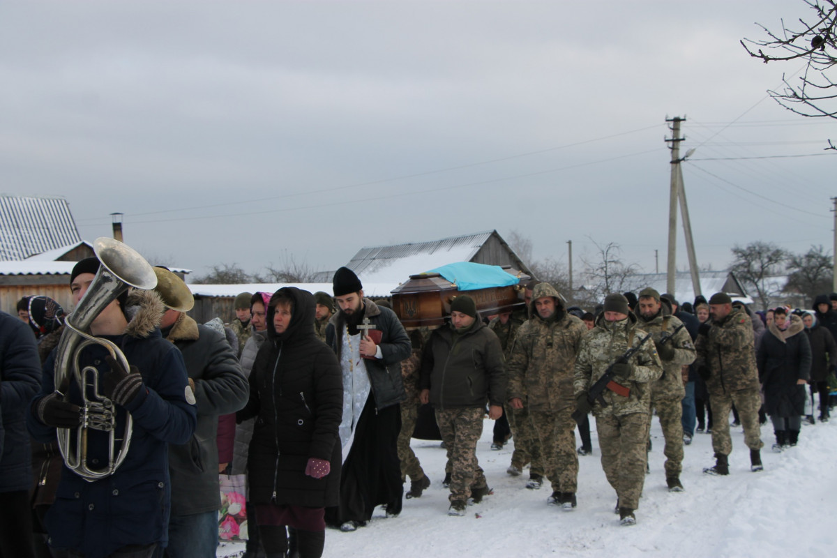 Загинув ще влітку: на Волині все село прийшло на поховання 25-річного Героя Владислава Величка