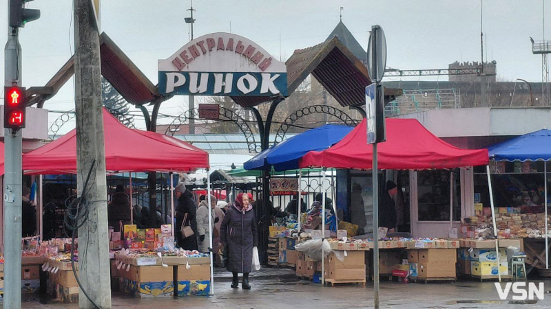Скільки коштують домашнє молоко, сир та масло на ринку у Луцьку?