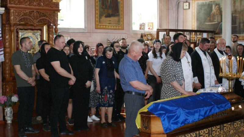 Після 789 днів очікування: на Волині провели в останню дорогу 21-річного Героя Івана Бречка
