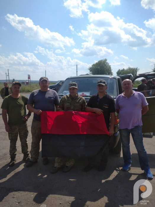 Волонтери з Рожища доставили захисникам автівки та передачі