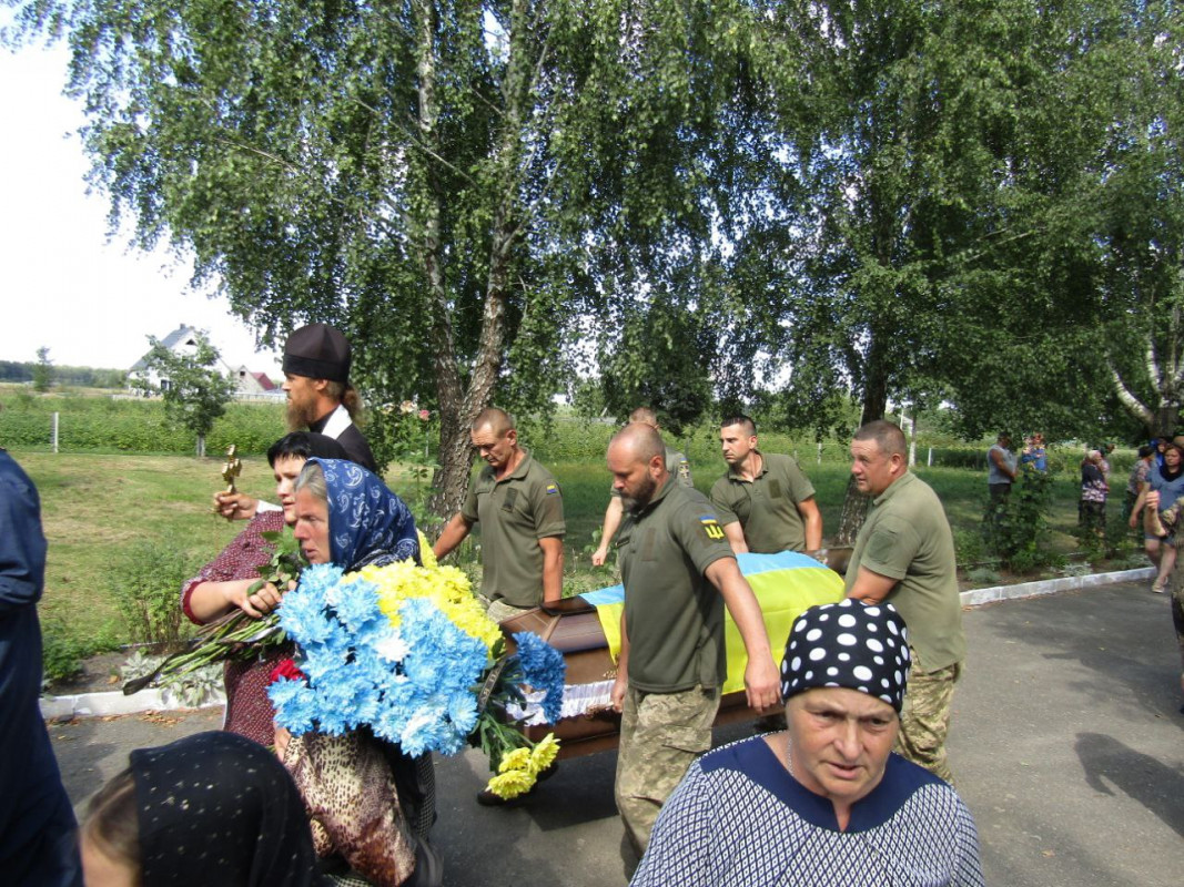 В один день громада прощається відразу з трьома Героями: на Волині поховали молодого захисника Олега Новосада