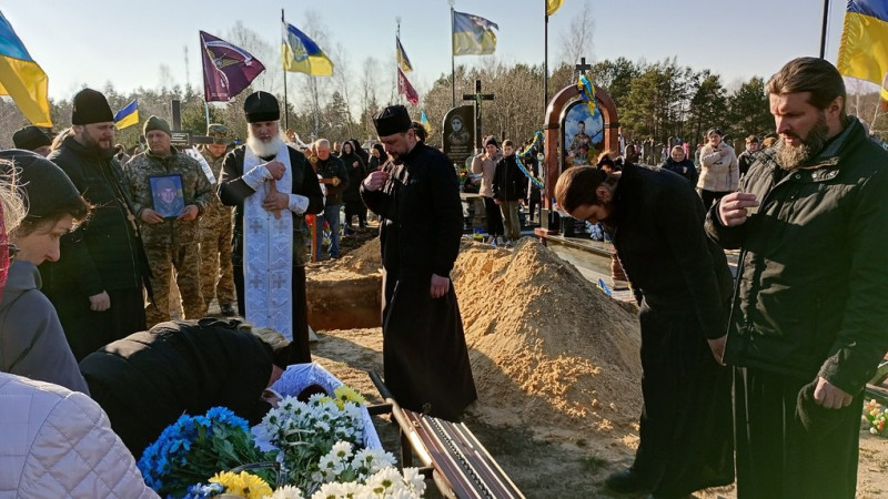 Помер у лікарні, де боровся з важкими пораненнями: на Волині поховали захисника Володимира Гаврилюка