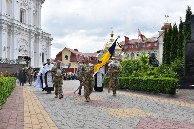 Через рік після загибелі на Волині попрощалися з Героєм Олександром Бондаренком