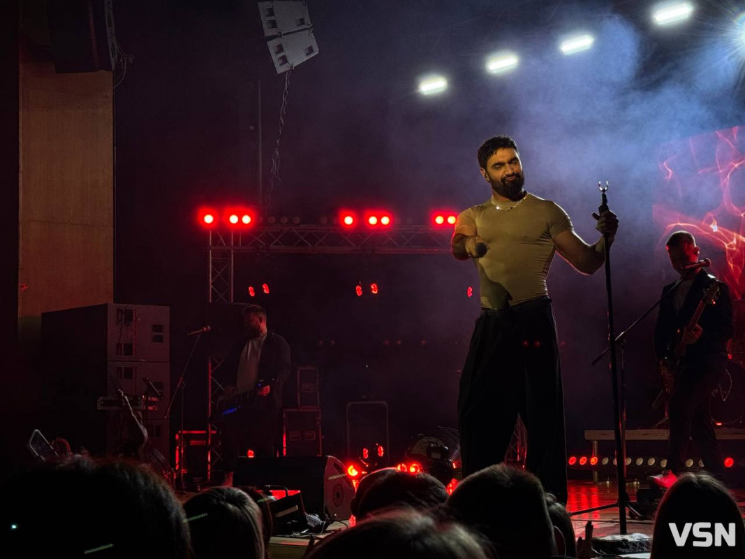 «Пінаколада» дарує другу молодість»: Віталій Козловський зібрав повний зал у Луцьку