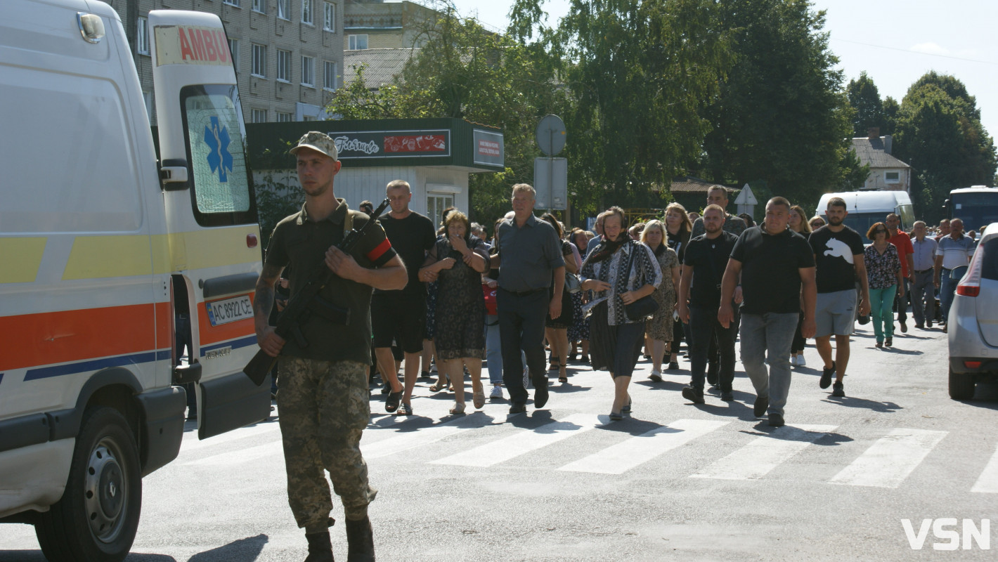 Мав незабаром одружитися: у Рожищі попрощалися із загиблим захисником Юрієм Франком