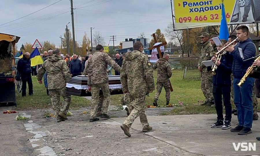 «На щиті» з Курщини повернувся додому: на Волині попрощалися із Героєм Костянтином Карабаджаком