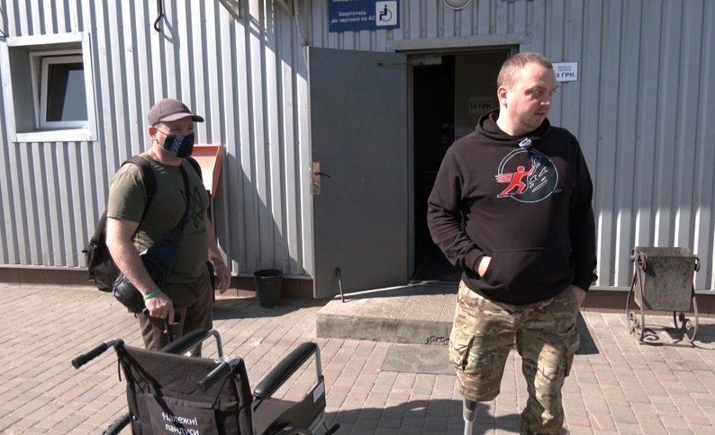 «Ще й впасти можна»: автовокзал у Луцьку перевірили на доступність