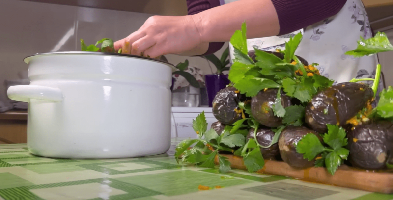 Квашені баклажани з овочами: рецепт смачної закуски