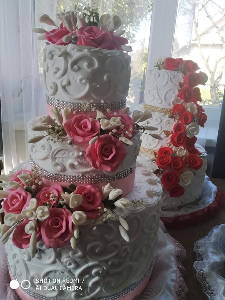 Майстриня з Волині пече короваї, які замовляють по всій Україні та за кордоном