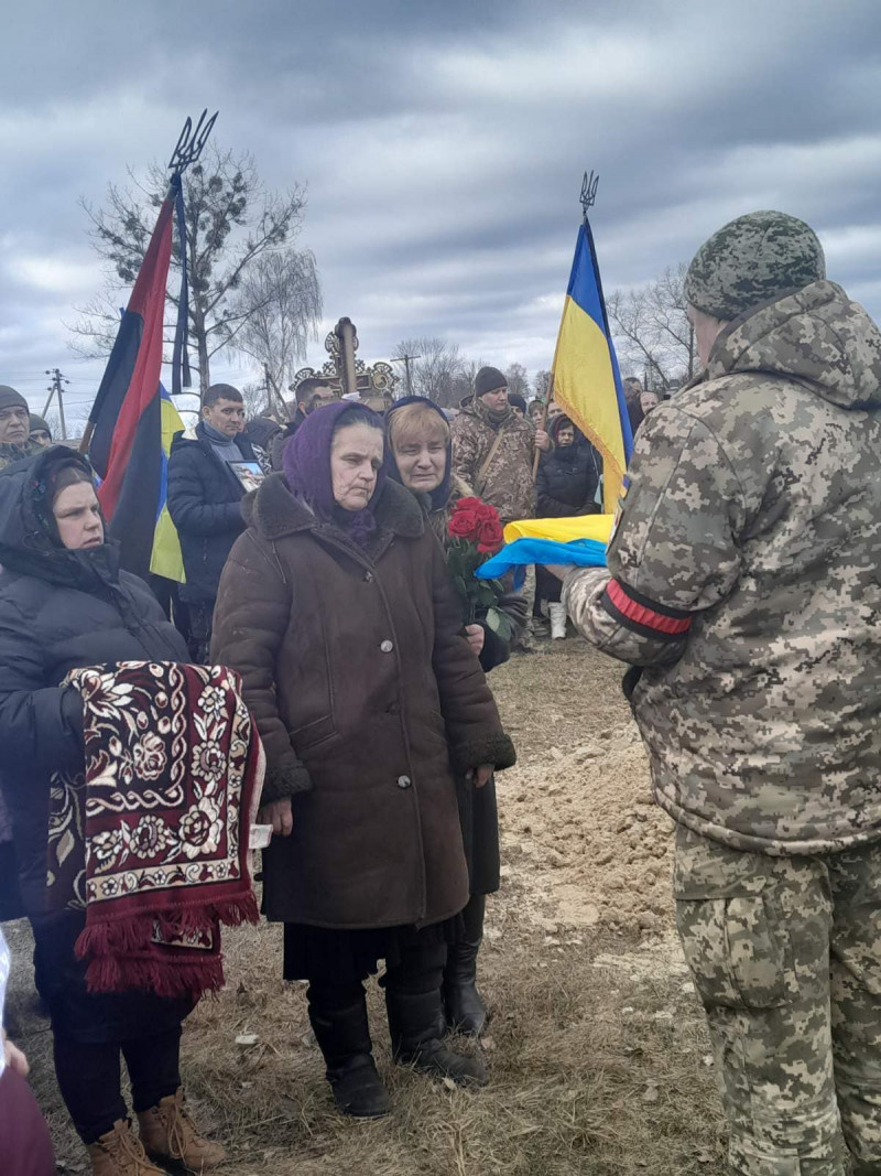 Декілька місяців вважали безвісти зниклим: на Волині попрощалися з Героєм Віталієм Колошвою. Фото