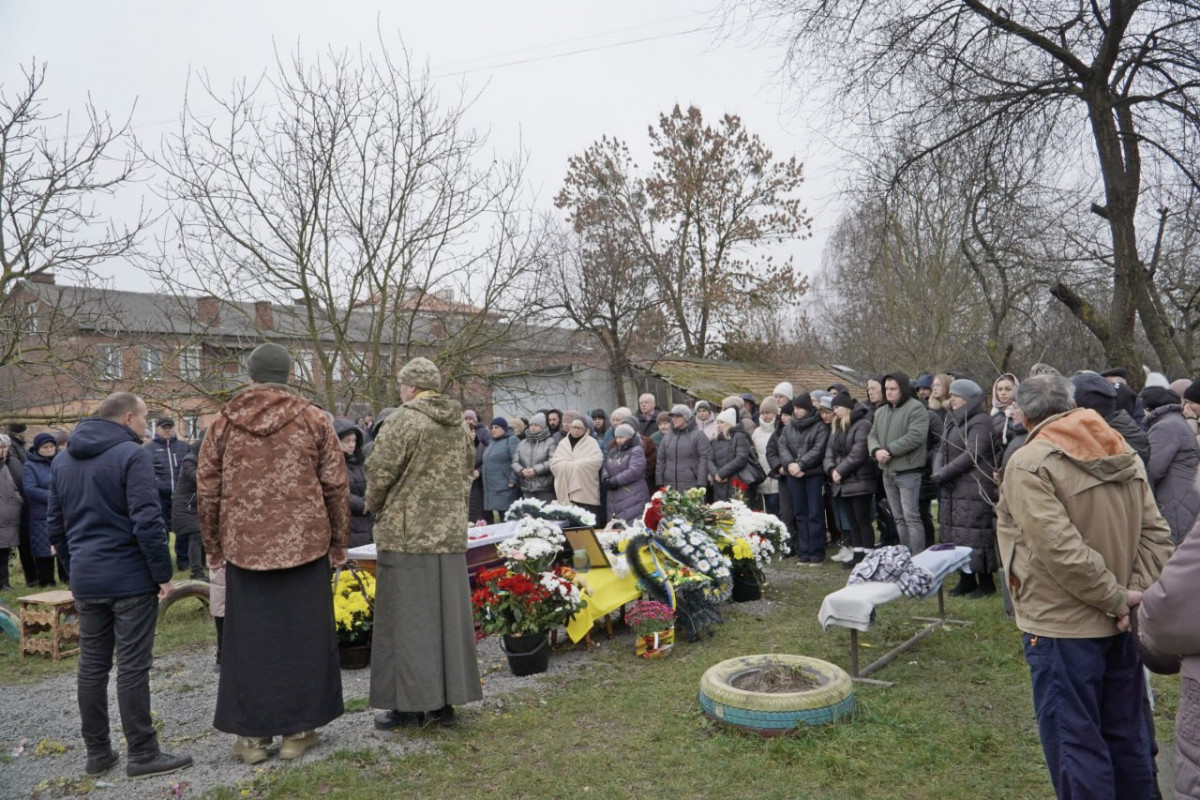 Двоє дітей втратили батька: на Волині попрощалися з Героєм Олександром Кідрою
