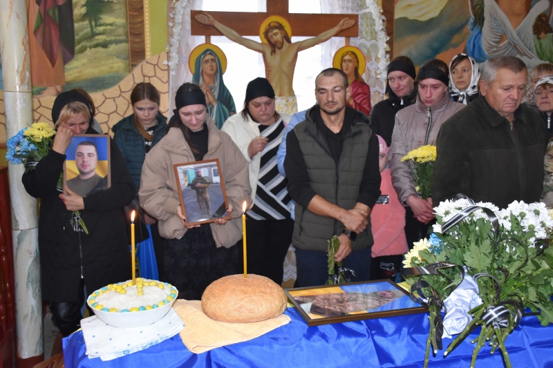 Понад пів року вважався безвісти зниклим: на Волині попрощалися із Героєм Богданом Мережею