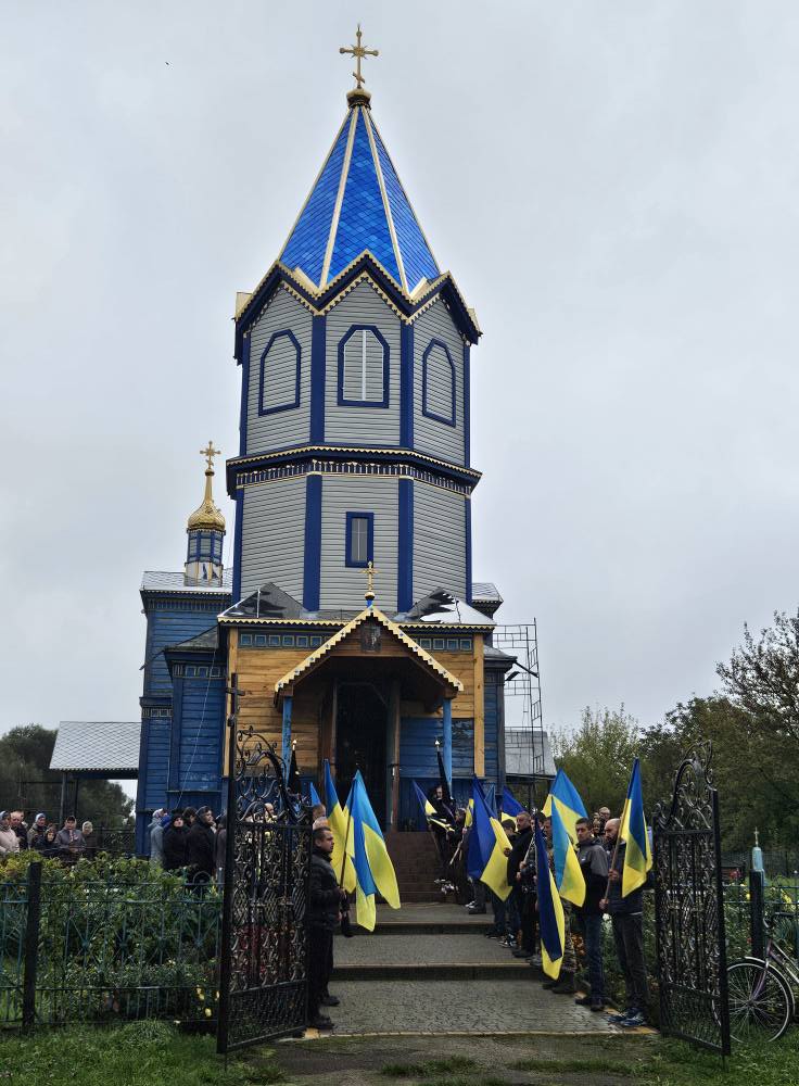 У громаді на Волині попрощалися із загиблим Героєм Олегом Ющуком