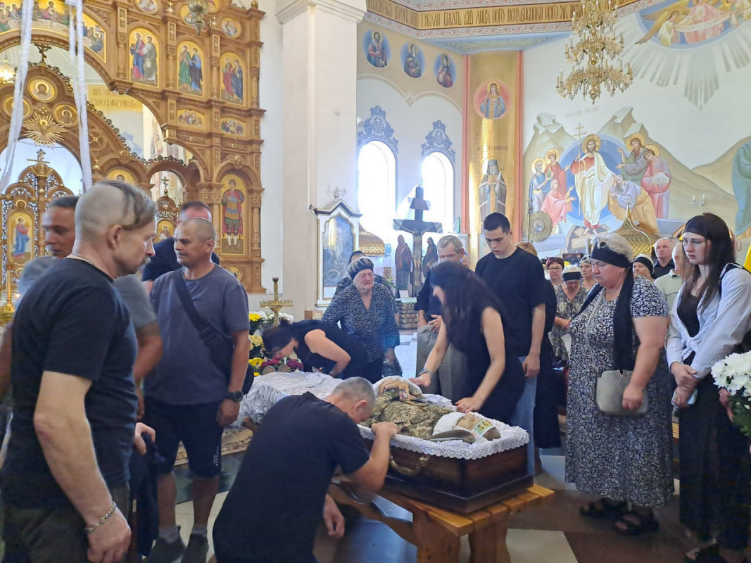 Воїн, який пройшов Афганістан і фронти сучасної війни: на Волині попрощалися з Валентином Ліпичем