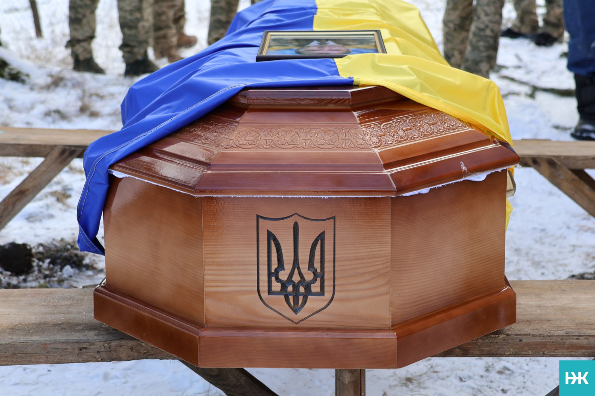 Довгою була остання дорога додому: на Волині попрощалися з воїном Володимиром Сірцем