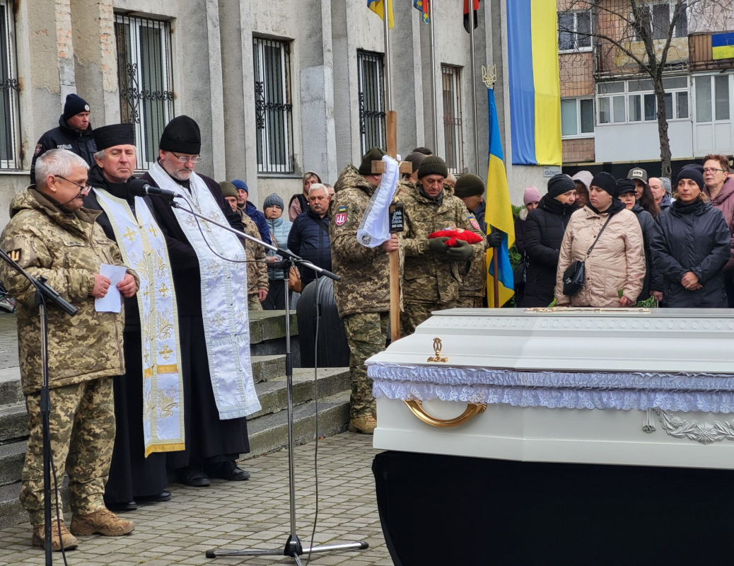 Поховали в переддень дня народження: на Волині попрощалися із Героїнею Мариною Ізотовою