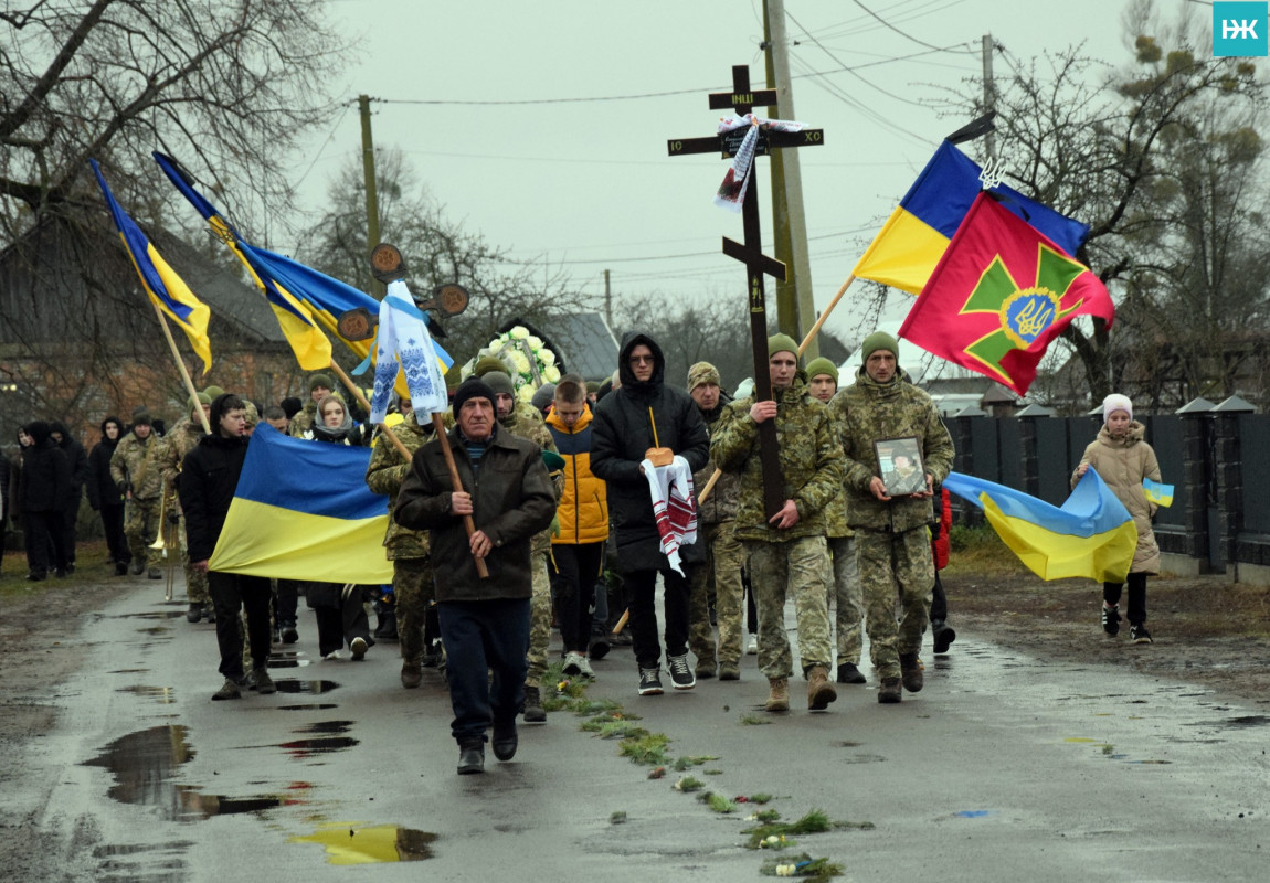 Додому через 2,5 роки після загибелі: на Волині усе село зійшлося провести зниклого раніше безвісти Героя