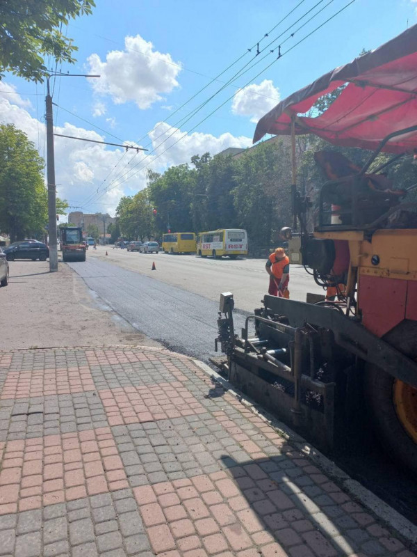 У Луцьку триває ремонт аварійних доріг