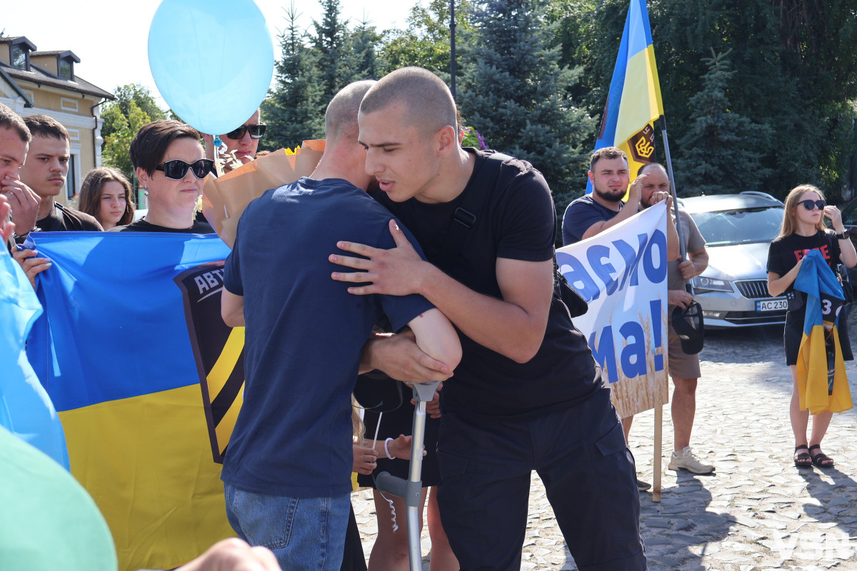 У Луцьку зустріли воїна Андрія Русенка, який понад 3 роки був у російському полоні