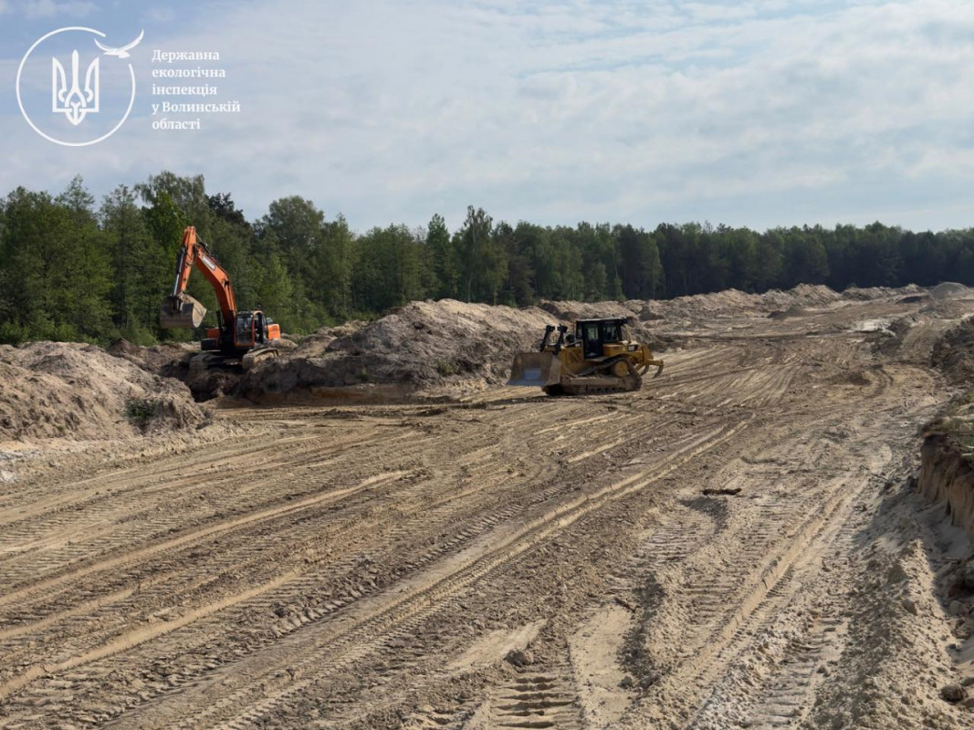 На Волині виявили незаконний видобуток піску на площі понад 3 гектари