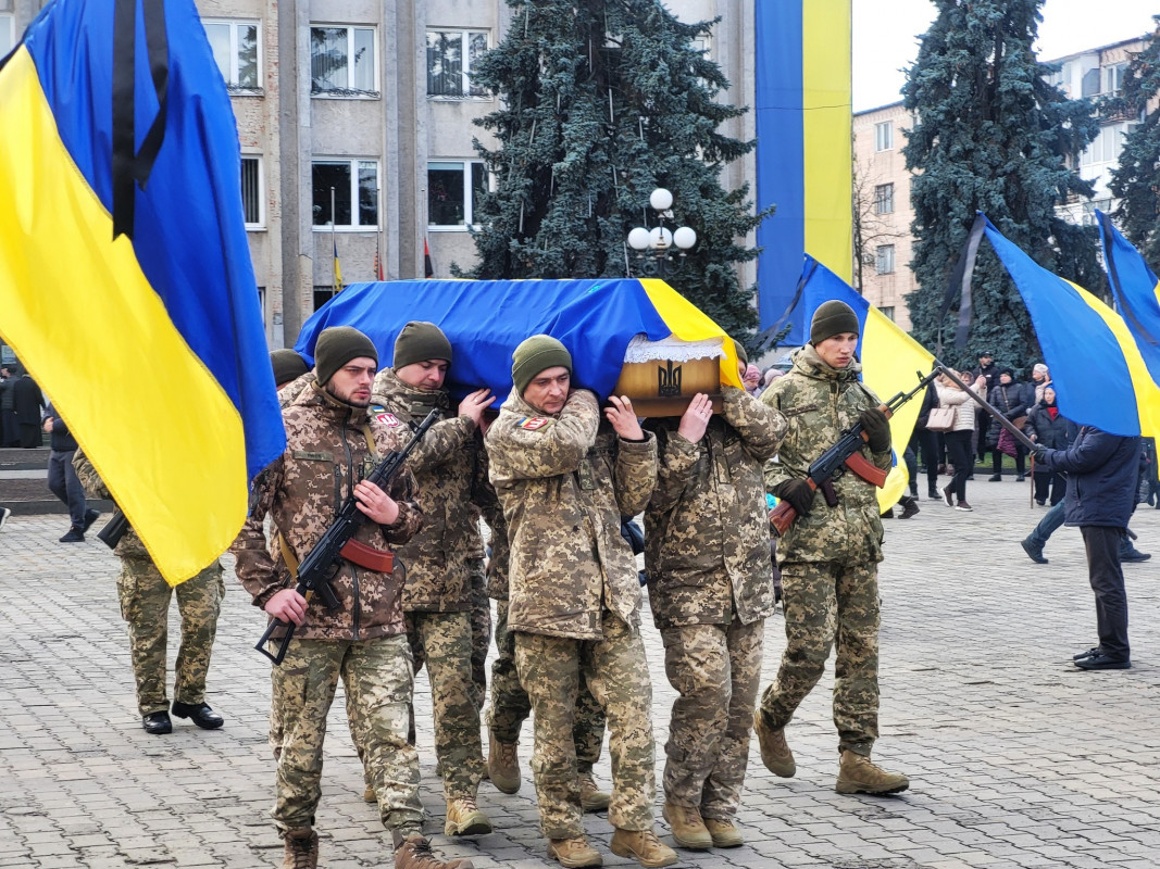 У день запланованого весілля вирушив на останнє бойове завдання: на Волині попрощались із Героєм Олегом Богдадюком